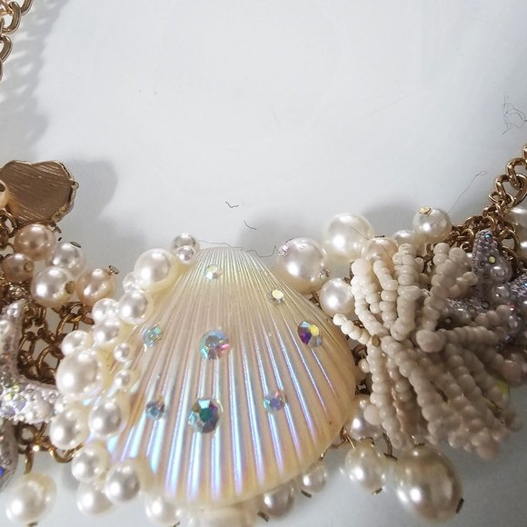 Beautiful Betsey Johnson Pearl Necklace (never worn) - Picture 2 of 6